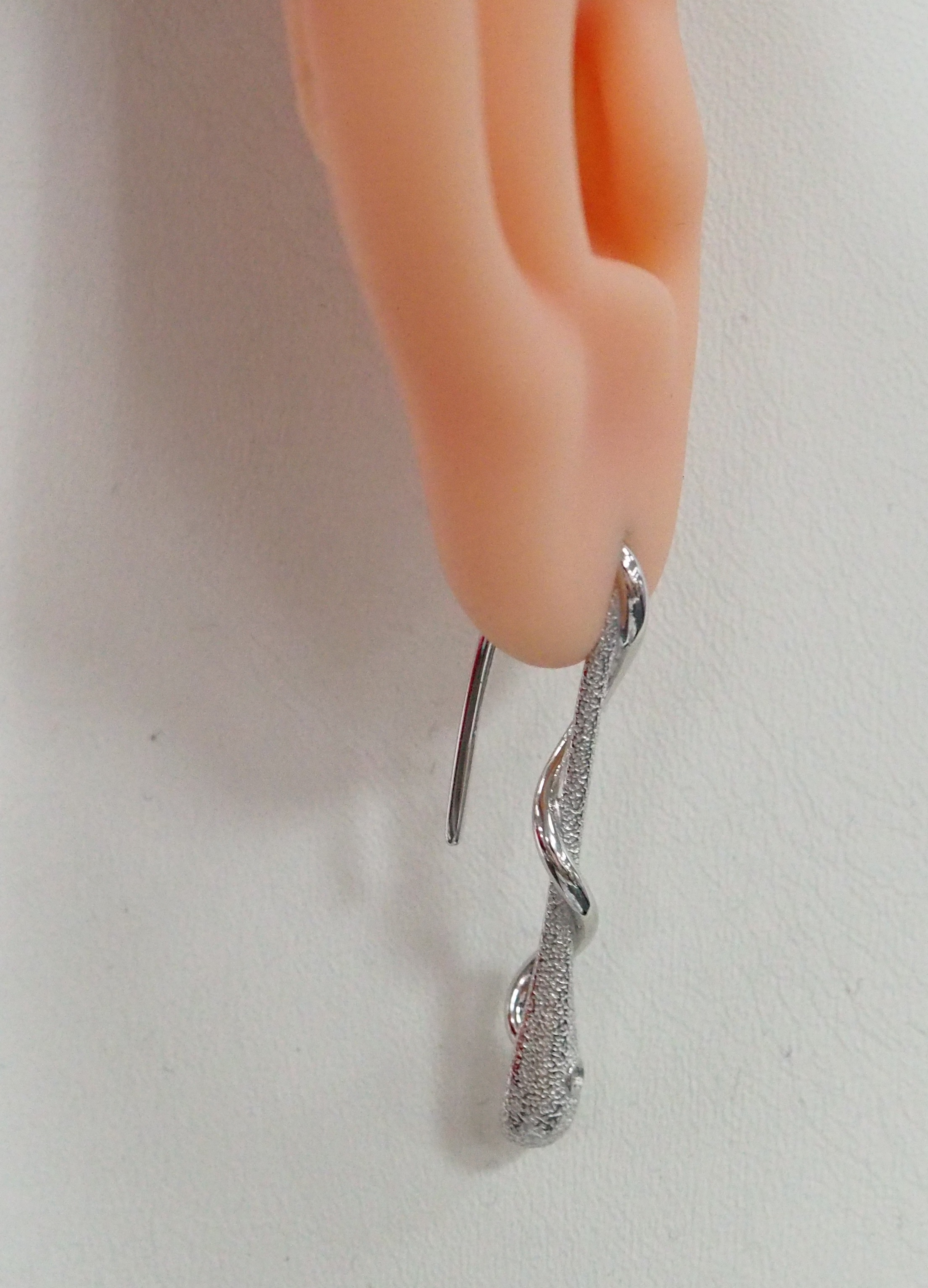 Серебряные серьги с бриллиантами